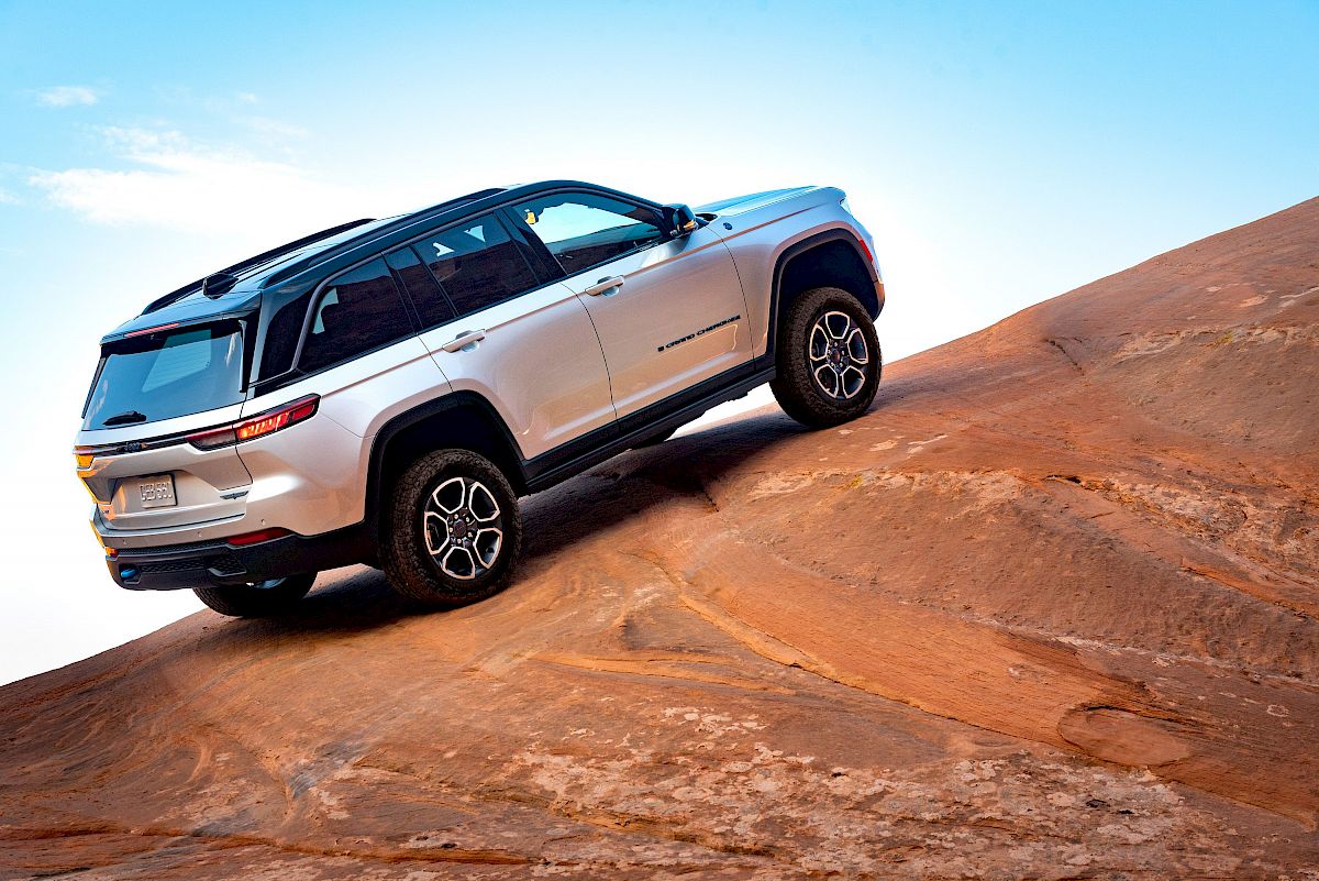 https://auto-sparer.at/site/assets/files/5407/2_all-new_2022_jeep_r_grand_cherokee_trailhawk_4xe-1.1200x0.jpg